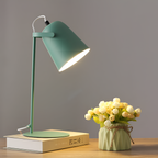 Kreativ bordlampe i form af en spand med makroner – nordisk stil