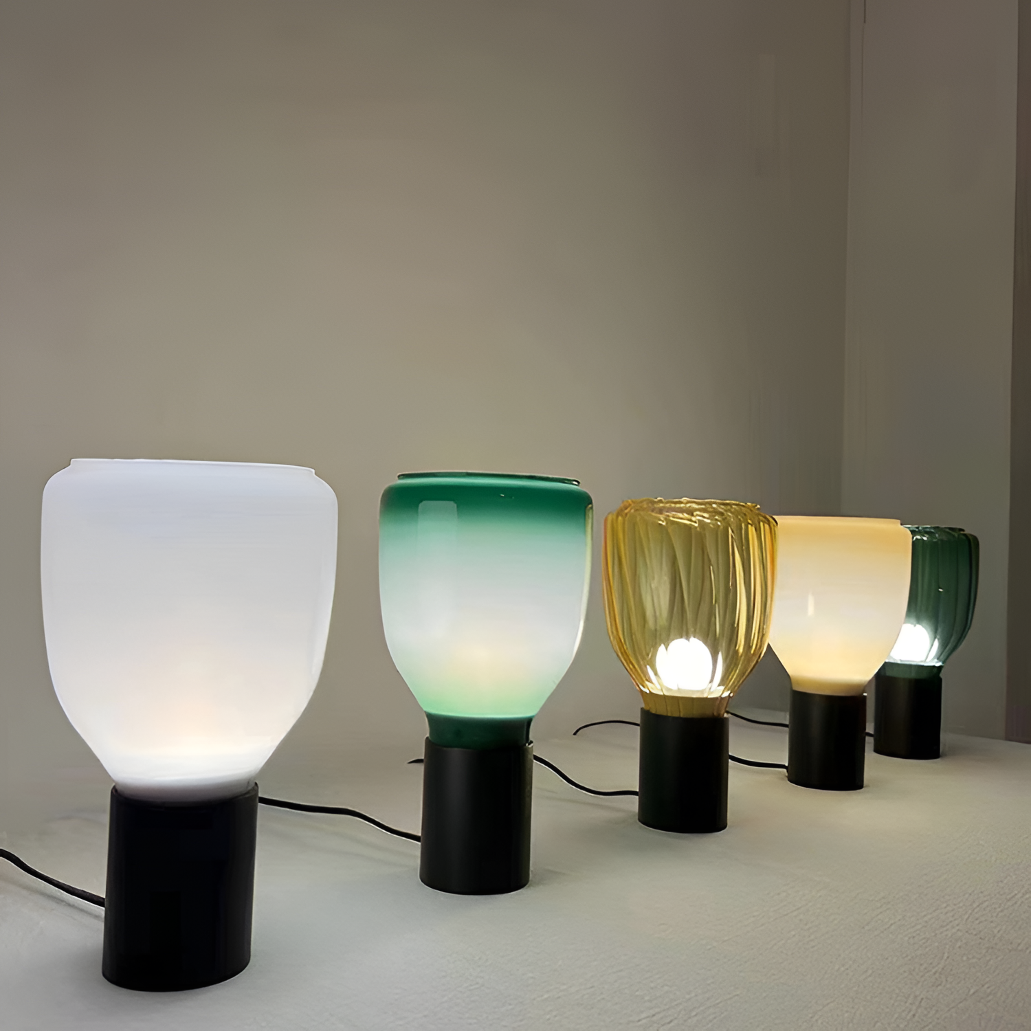 Minimalistisk Abstrakt Glasbordlampe - Moderne