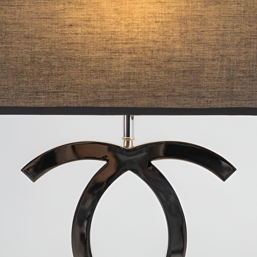 Poleret reflekterende bordlampe – skulpturel
