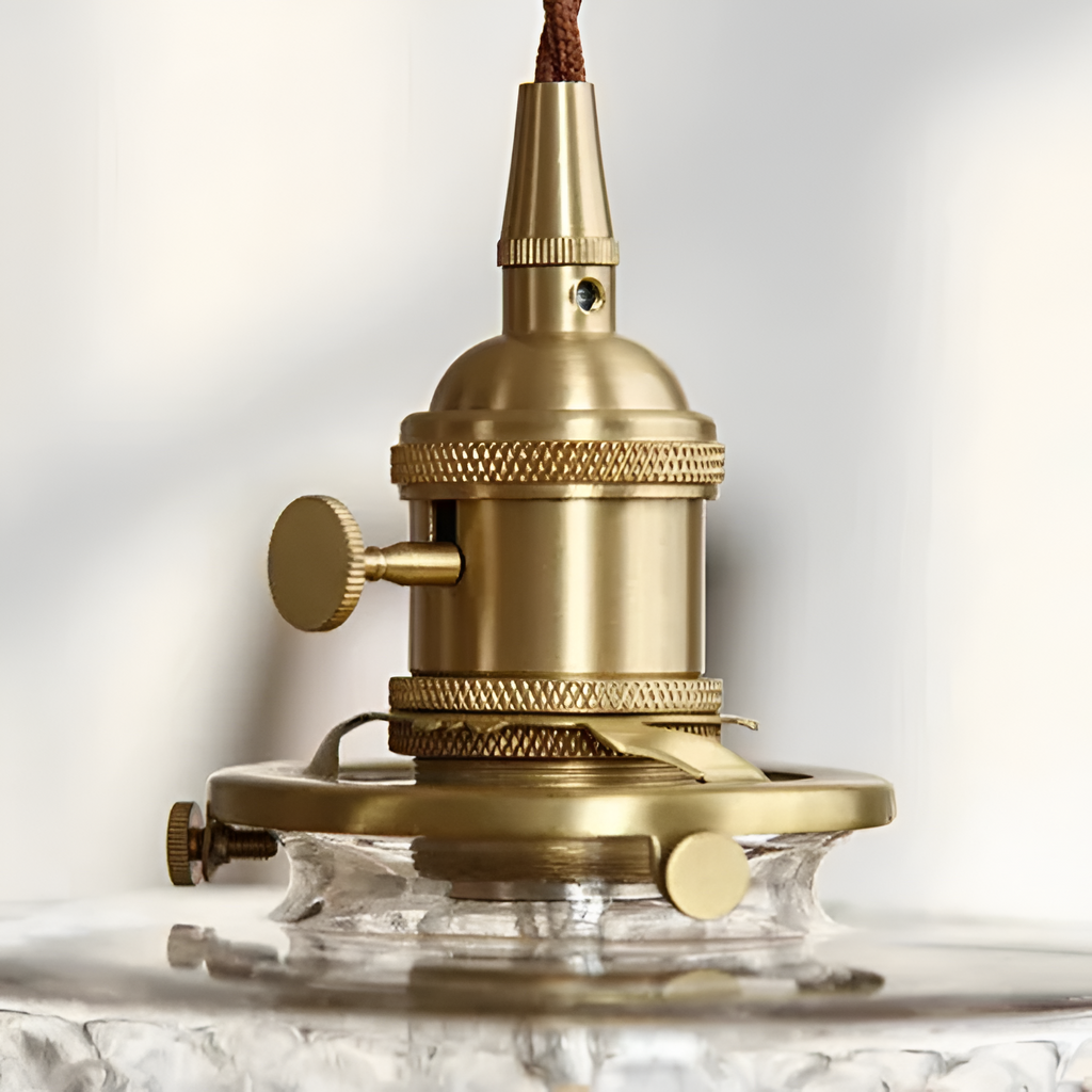 Pendellampe i ribbet glas – Vintage messinglampe