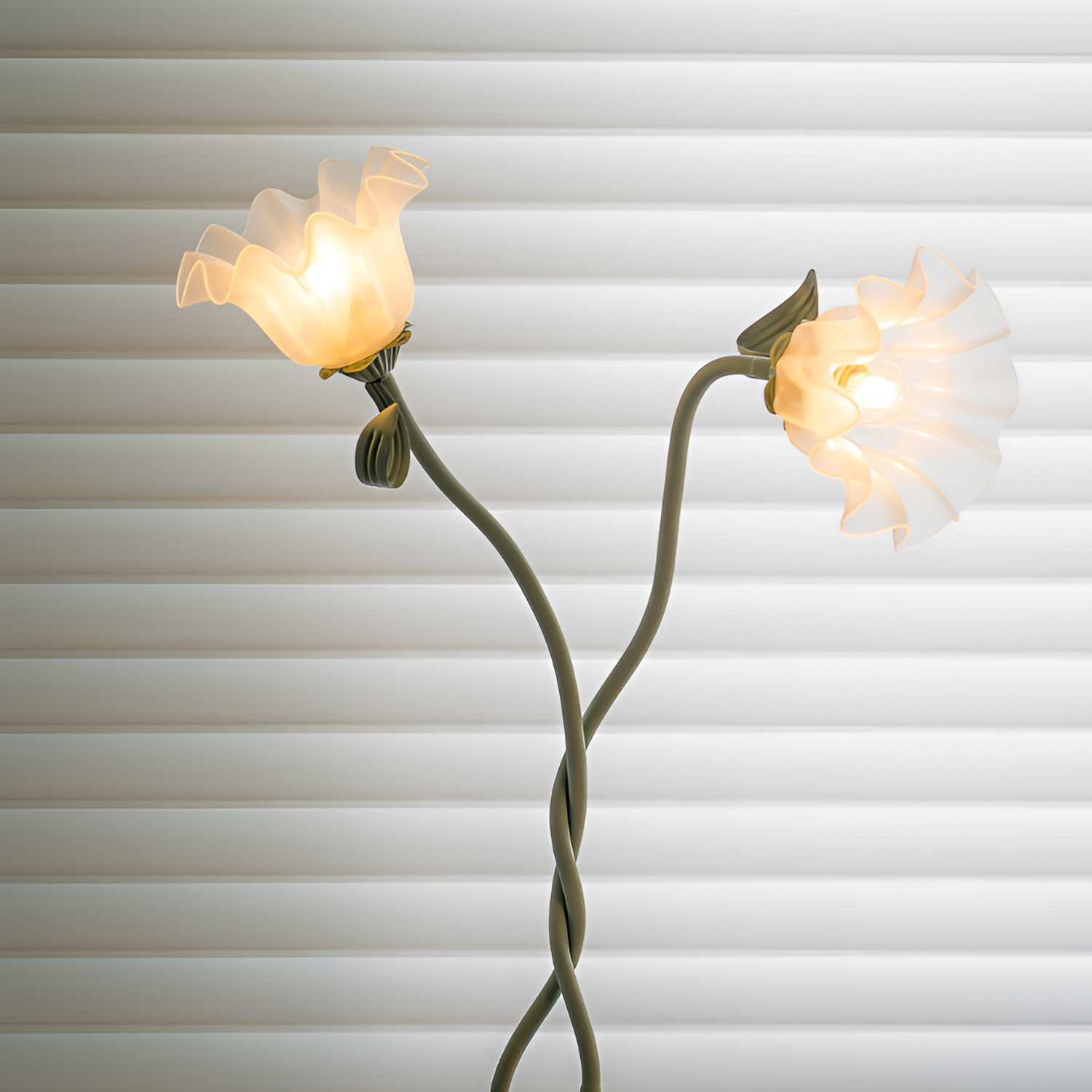Blomstret buet gulvlampe - justerbar