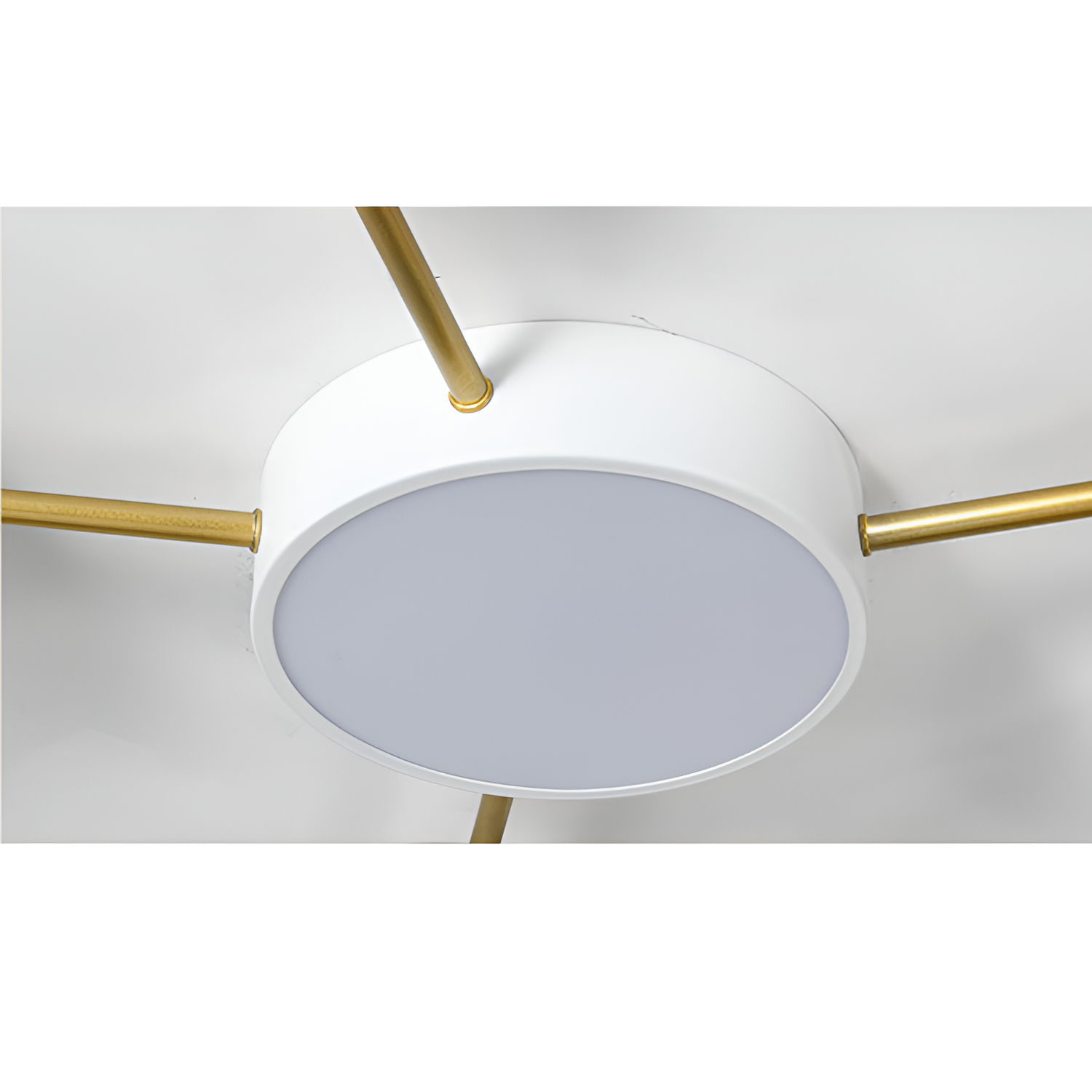 Minimalistisk indbygget lampe i massivt træ – skandinavisk stil