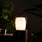 Minimalistisk bærbar lanterne lampe - solcelledrevet