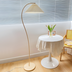 Bueformet Buet Gulvlampe - Plisseret