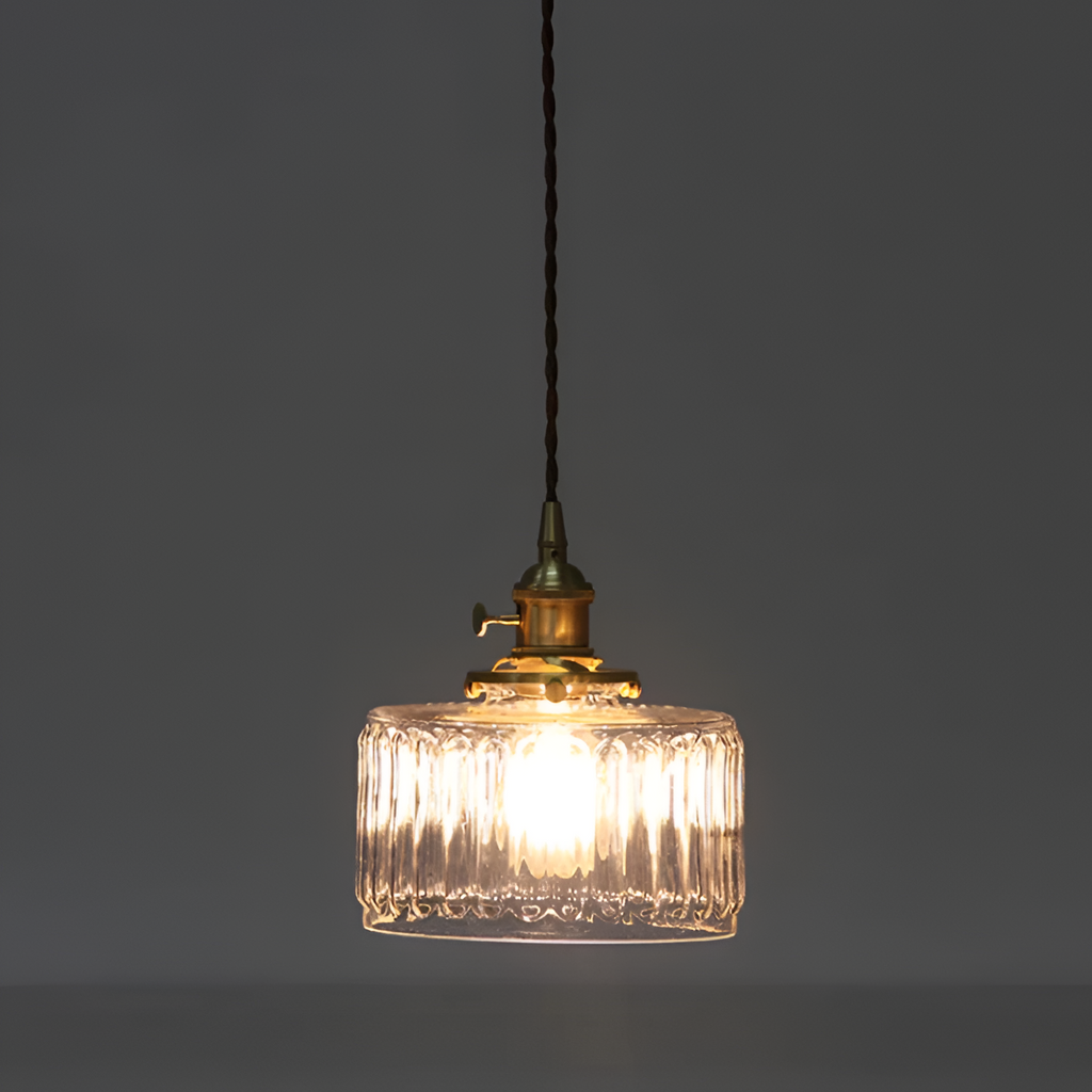 Pendellampe i ribbet glas – Vintage messinglampe