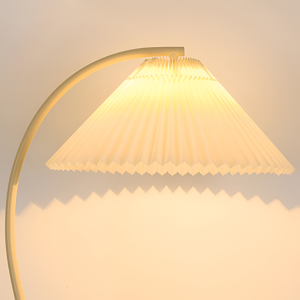 Bueformet Buet Gulvlampe - Plisseret