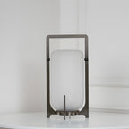 Minimalistisk bærbar lanterne - Industriel stil