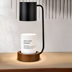 Minimalistisk bordlampe i træ med smeltevoks – lysdæmpbar