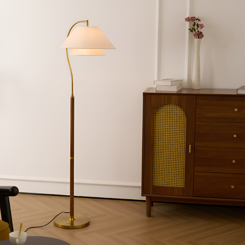Buet Gulvlampe - Minimalistisk