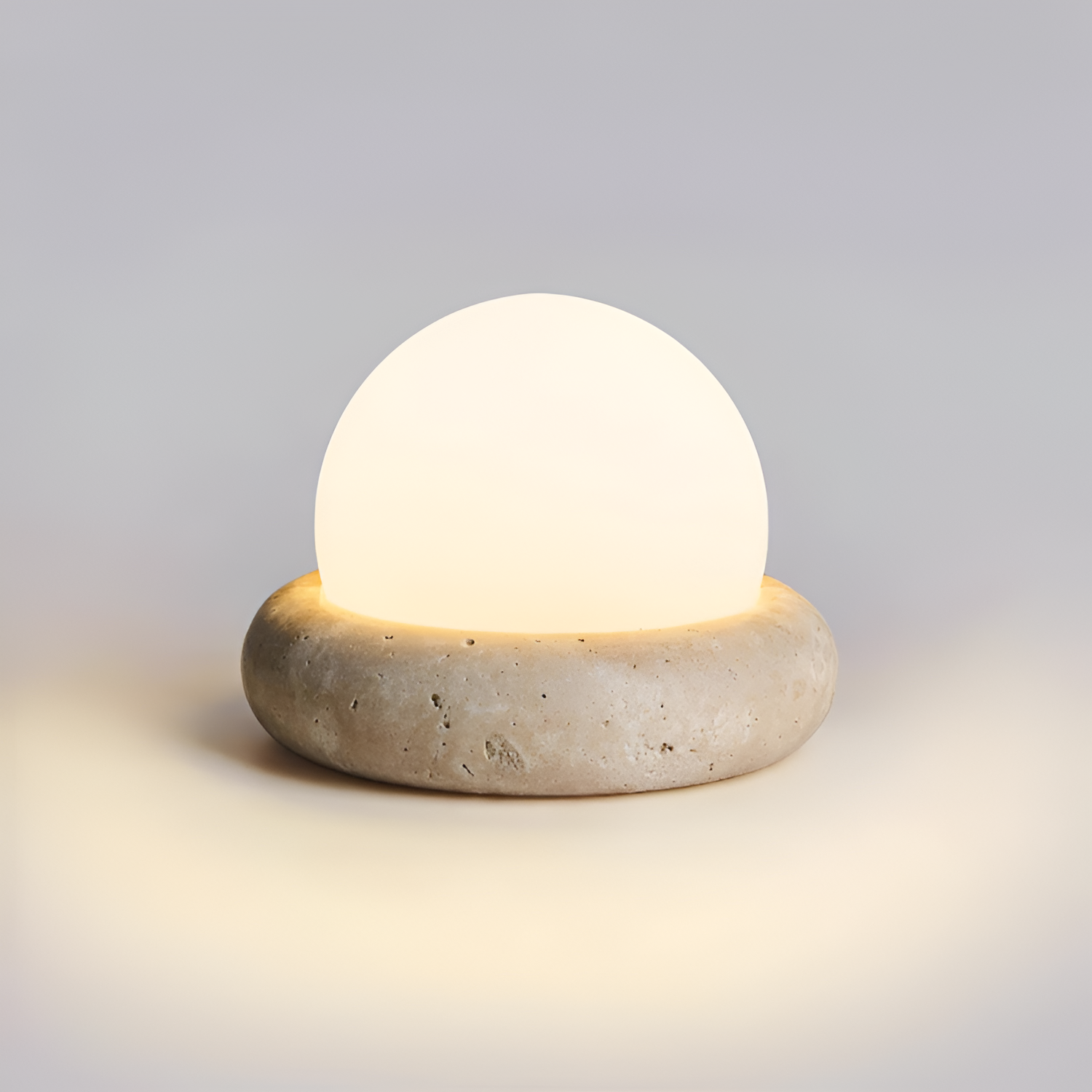 Skulpturel Travertin Bordlampe - Minimalistisk