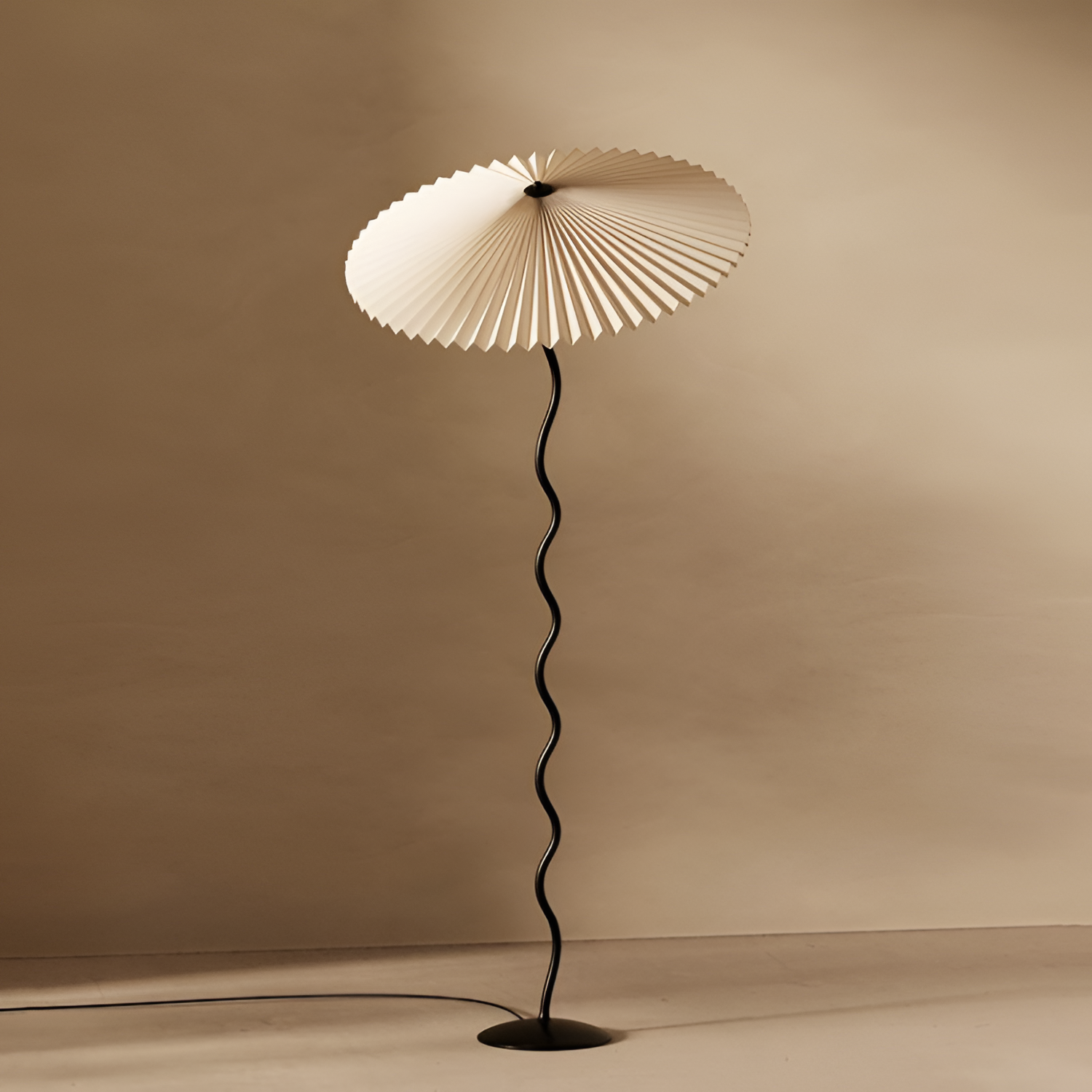 Plisseret Bølget Gulvlampe - Minimalistisk