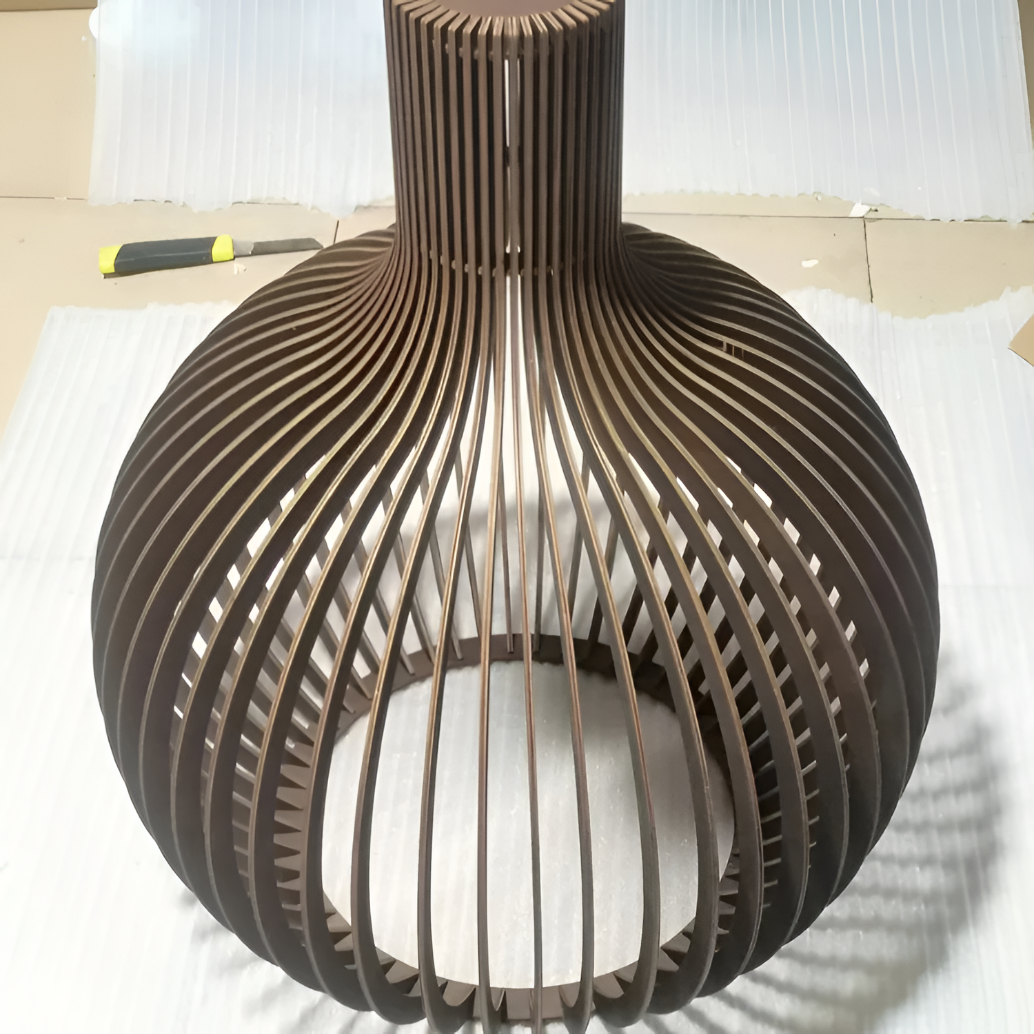 Nordisk Trælampe med Lameller - Moderne Stue