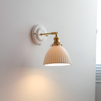 Vintage rund keramisk væglampe i messing – traditionel