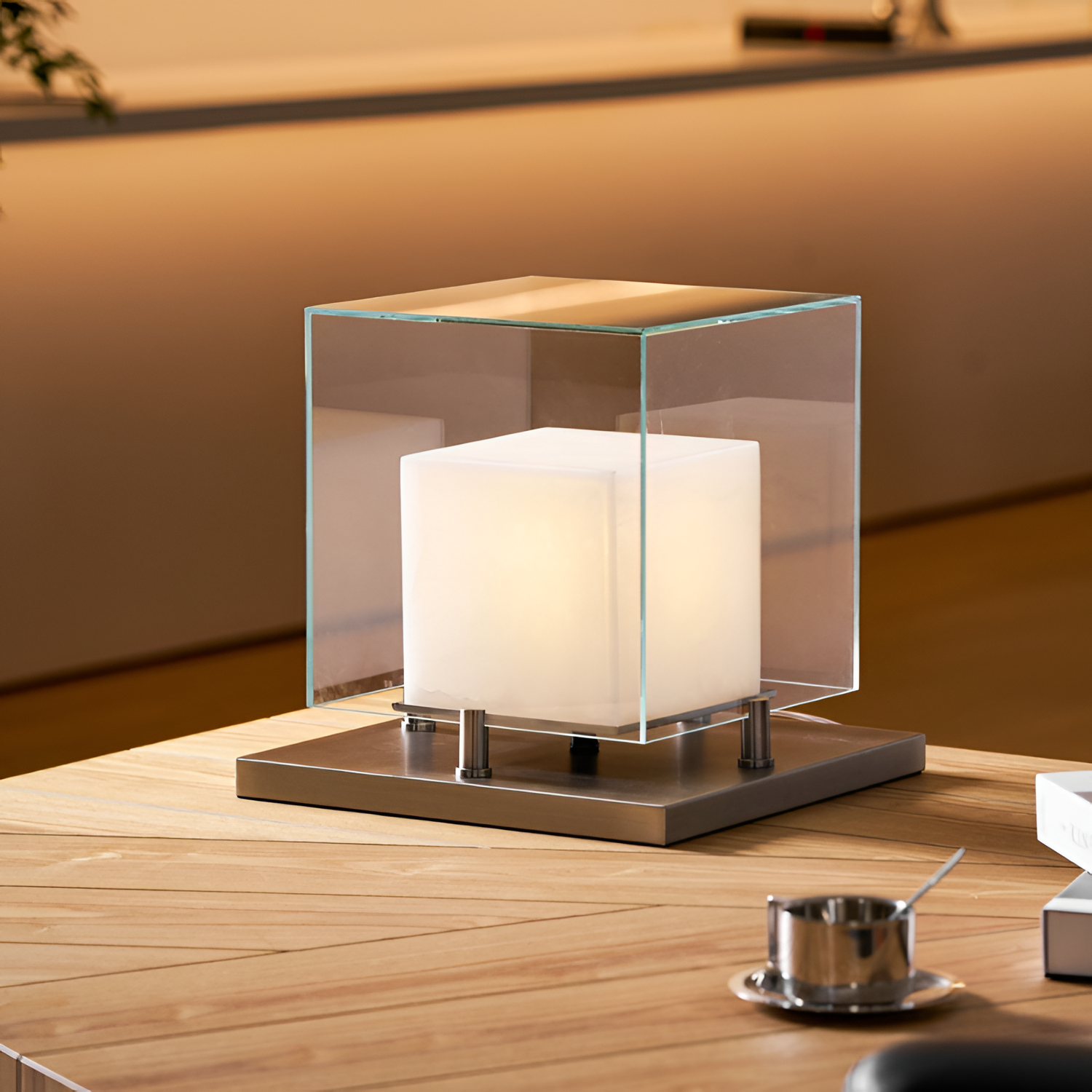 Minimalistisk Geometrisk Bordlampe - Industriel