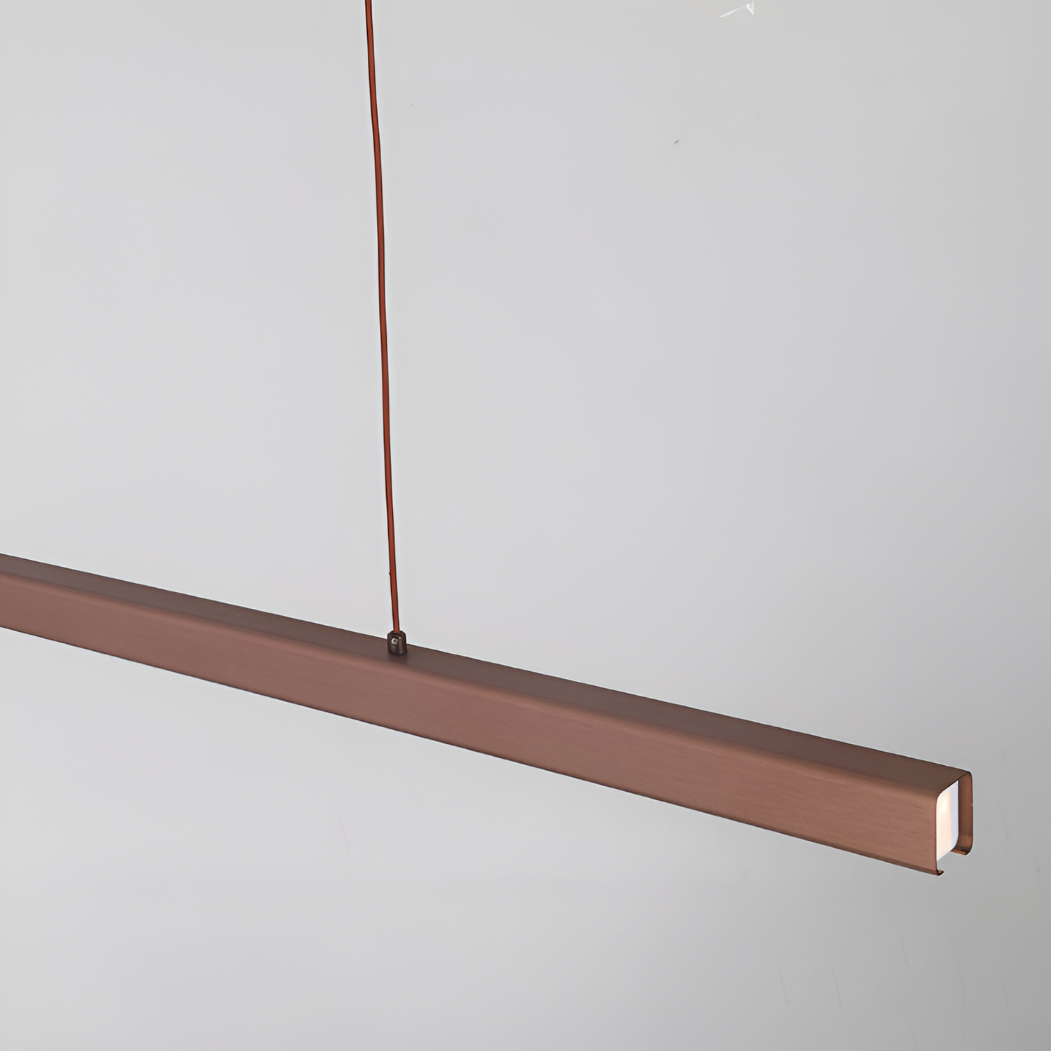 Minimalistisk Lineær Pendellampe - Strømlinet