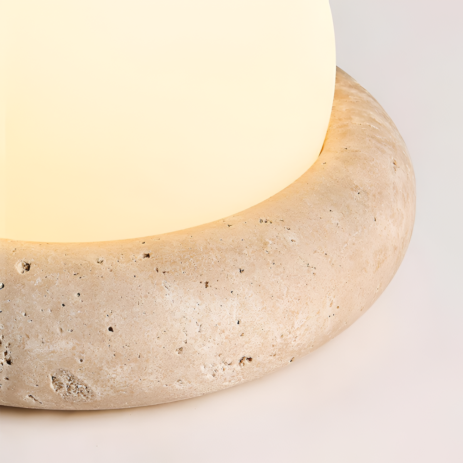 Skulpturel Travertin Bordlampe - Minimalistisk