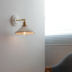 Vintage rund keramisk væglampe i messing – traditionel