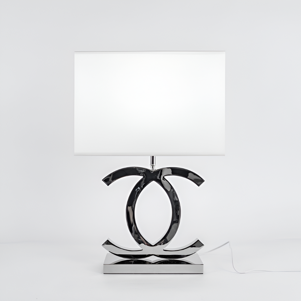 Poleret reflekterende bordlampe – skulpturel