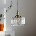 Pendellampe i ribbet glas – Vintage messinglampe