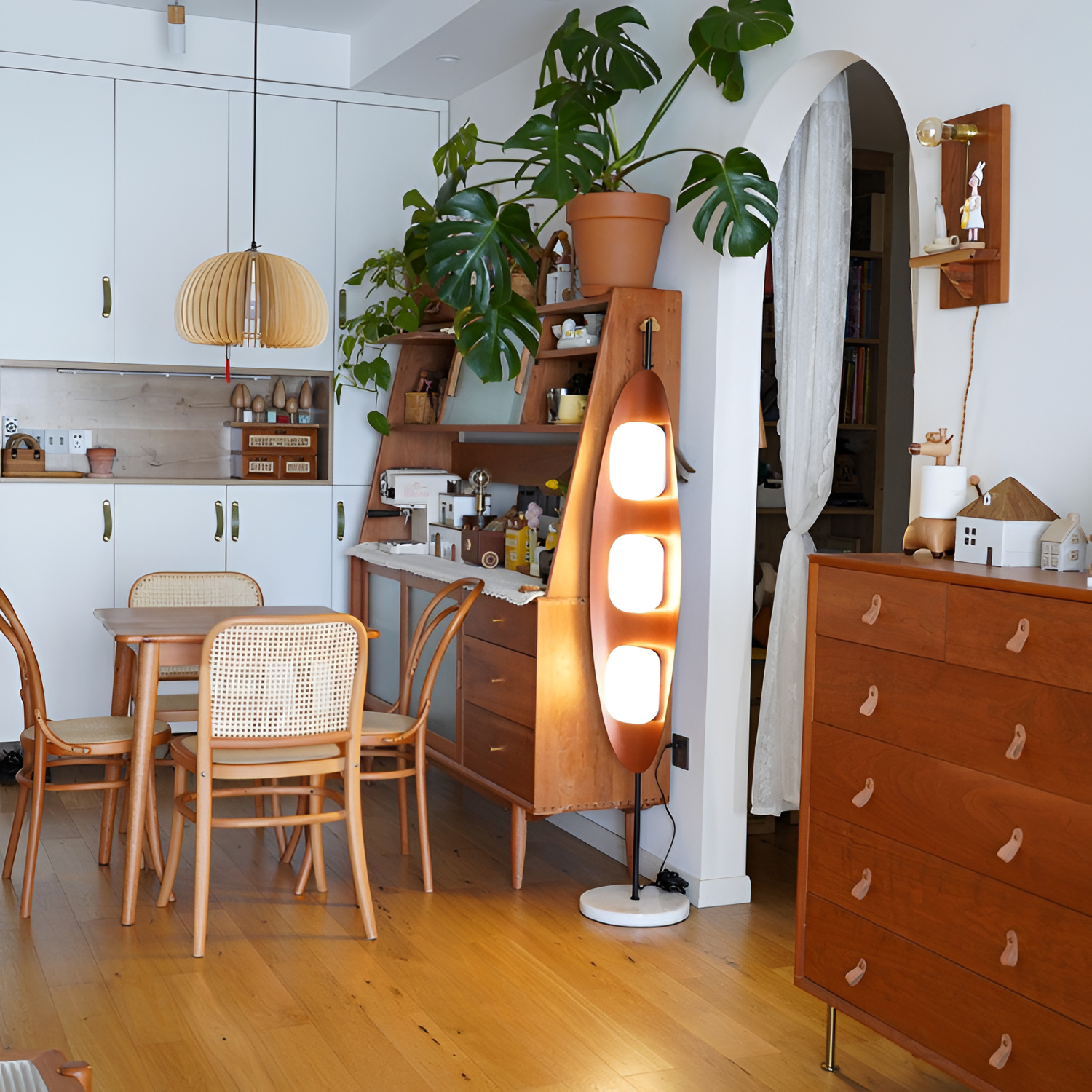 Minimalistisk Gulvlampe I Midt-århundrede-stil – Lodret