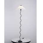 Plisseret Bølget Gulvlampe - Minimalistisk