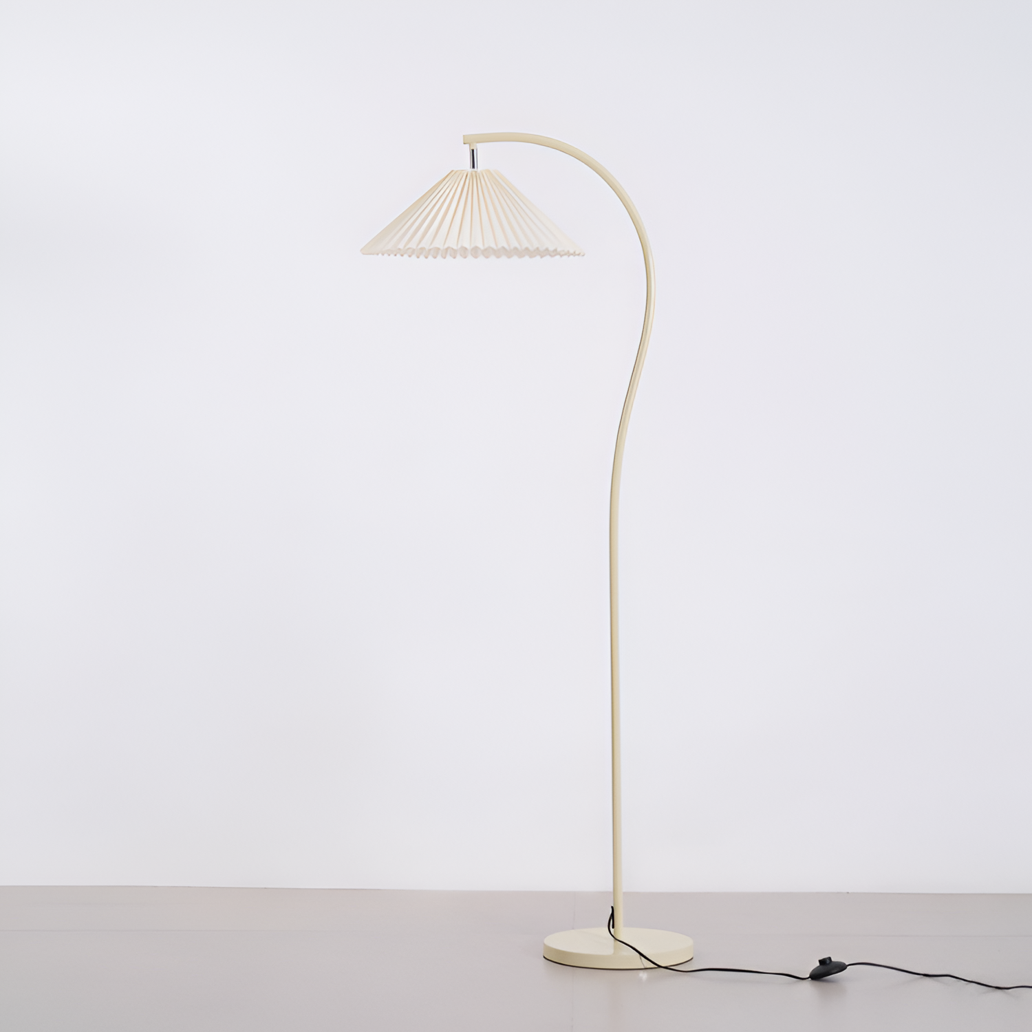 Bueformet Buet Gulvlampe - Plisseret