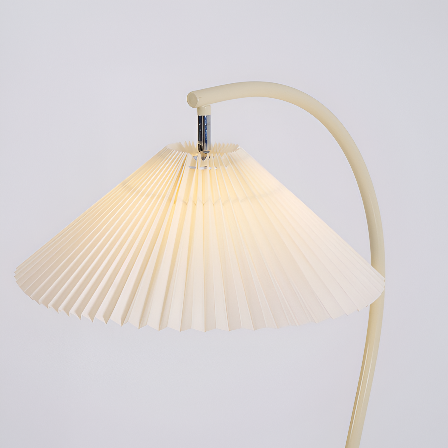 Bueformet Buet Gulvlampe - Plisseret
