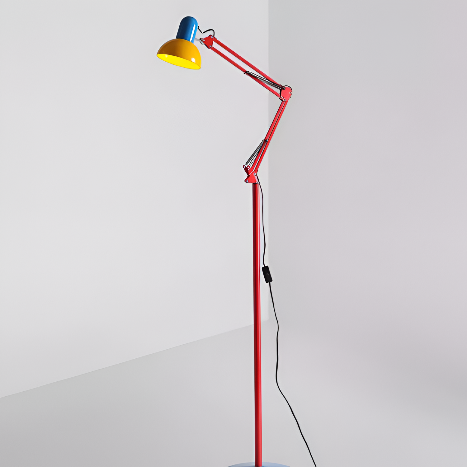 Memphis Industrial gulvlampe med flere arme – justerbar