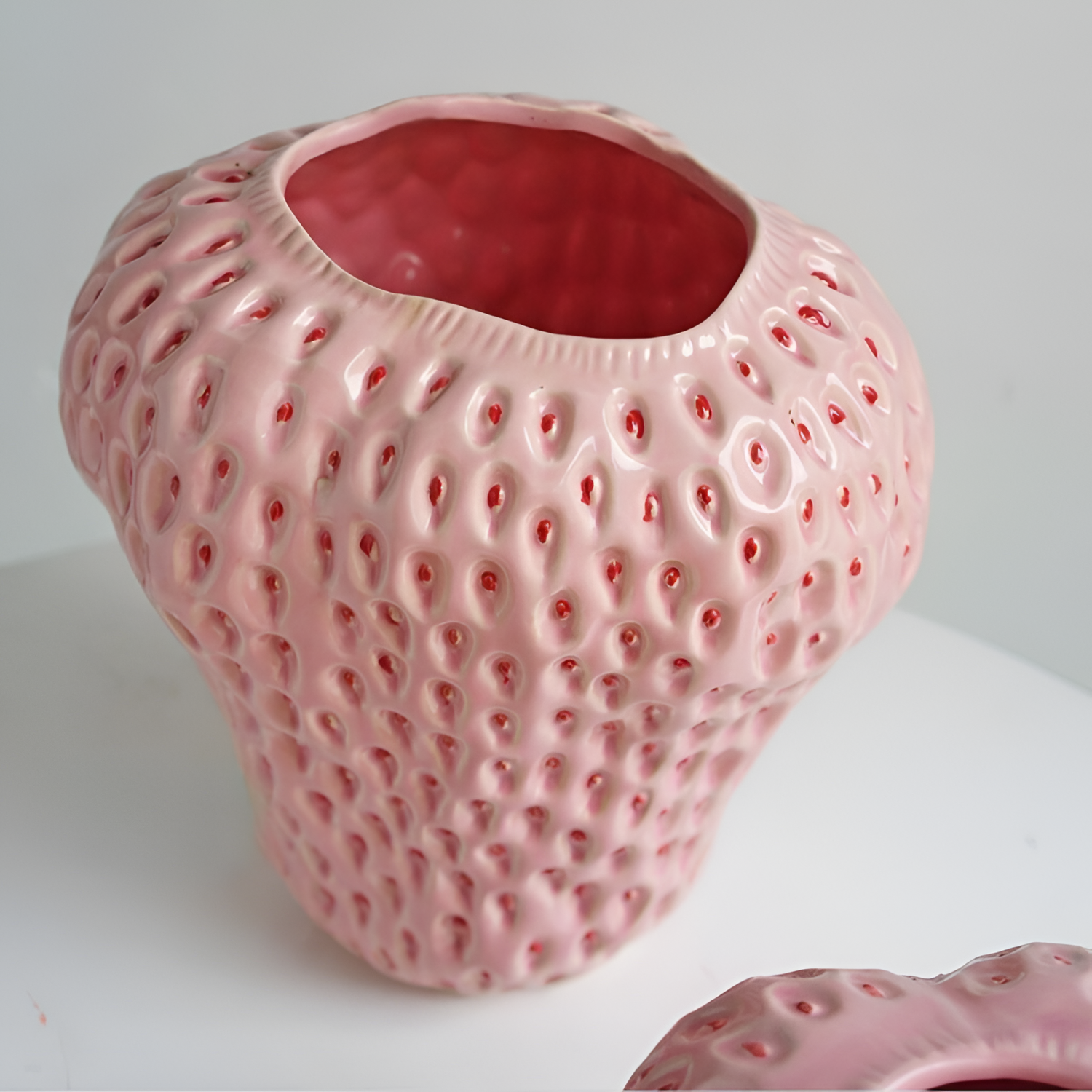 Tekstureret Jordbær Vase - Dekorativ