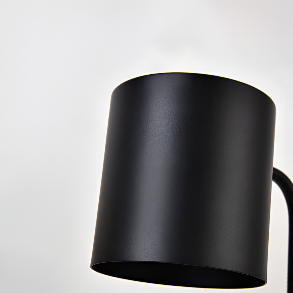 Minimalistisk bordlampe i træ med smeltevoks – lysdæmpbar