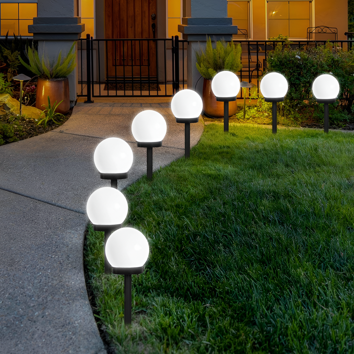 Rund LED-solcellelampe – Energieffektiv udendørs havedekoration