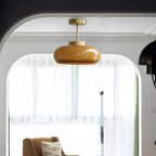 Loftlampe i gul messing med blank overflade – delvist indbygget