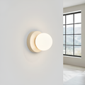 Nordisk Ball LED-væglampe – Moderne belysning til soveværelset