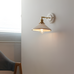 Vintage rund keramisk væglampe i messing – traditionel