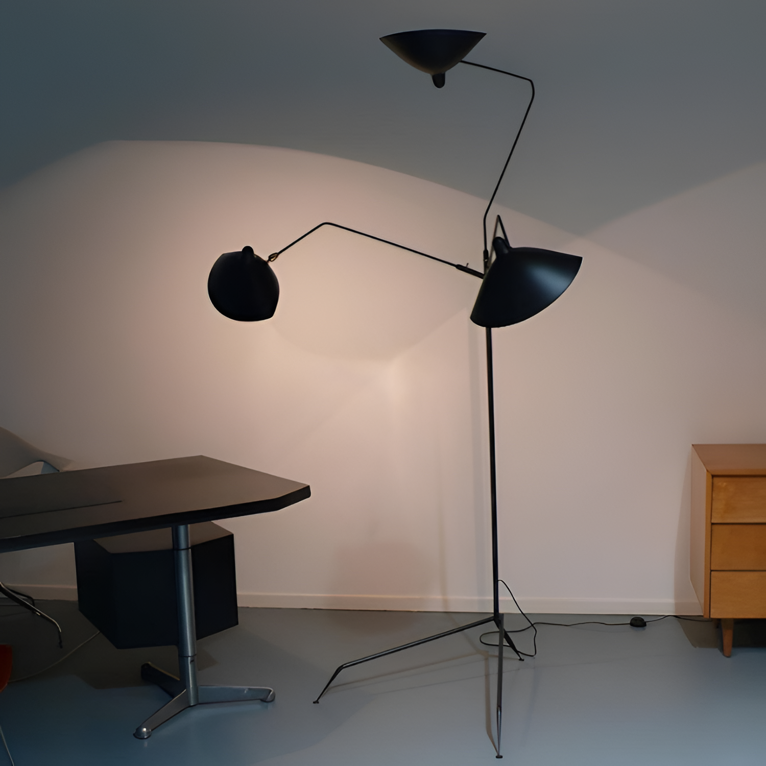 Industriel Minimalistisk Gulvlampe - Justerbar