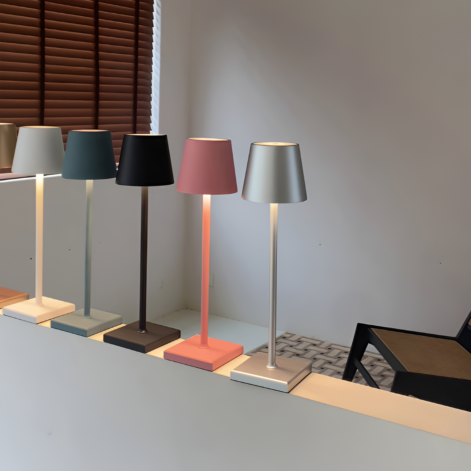 Minimalistisk Trådløs Bordlampe - Dæmpbar