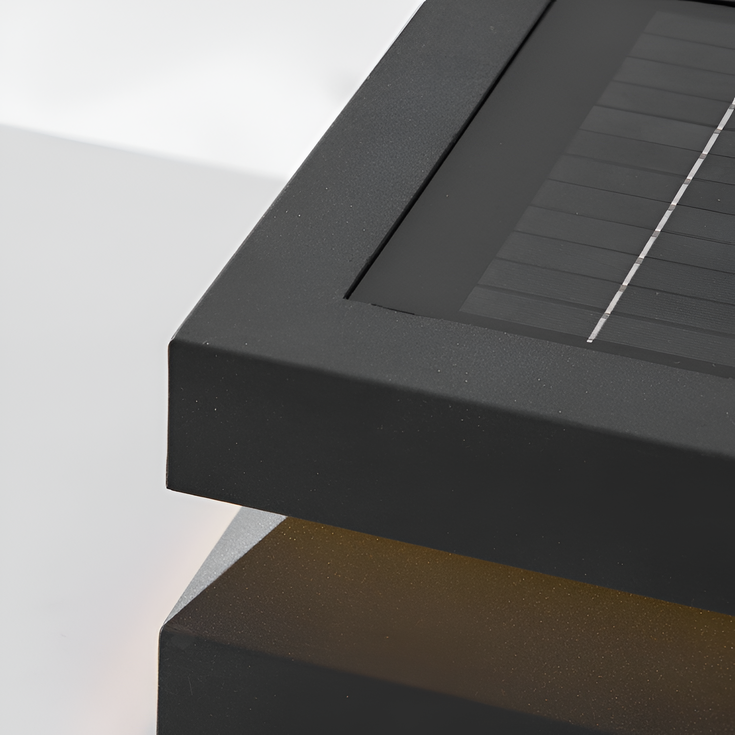 Tekstureret Finish Solcellelampe til Søjle - Minimalistisk