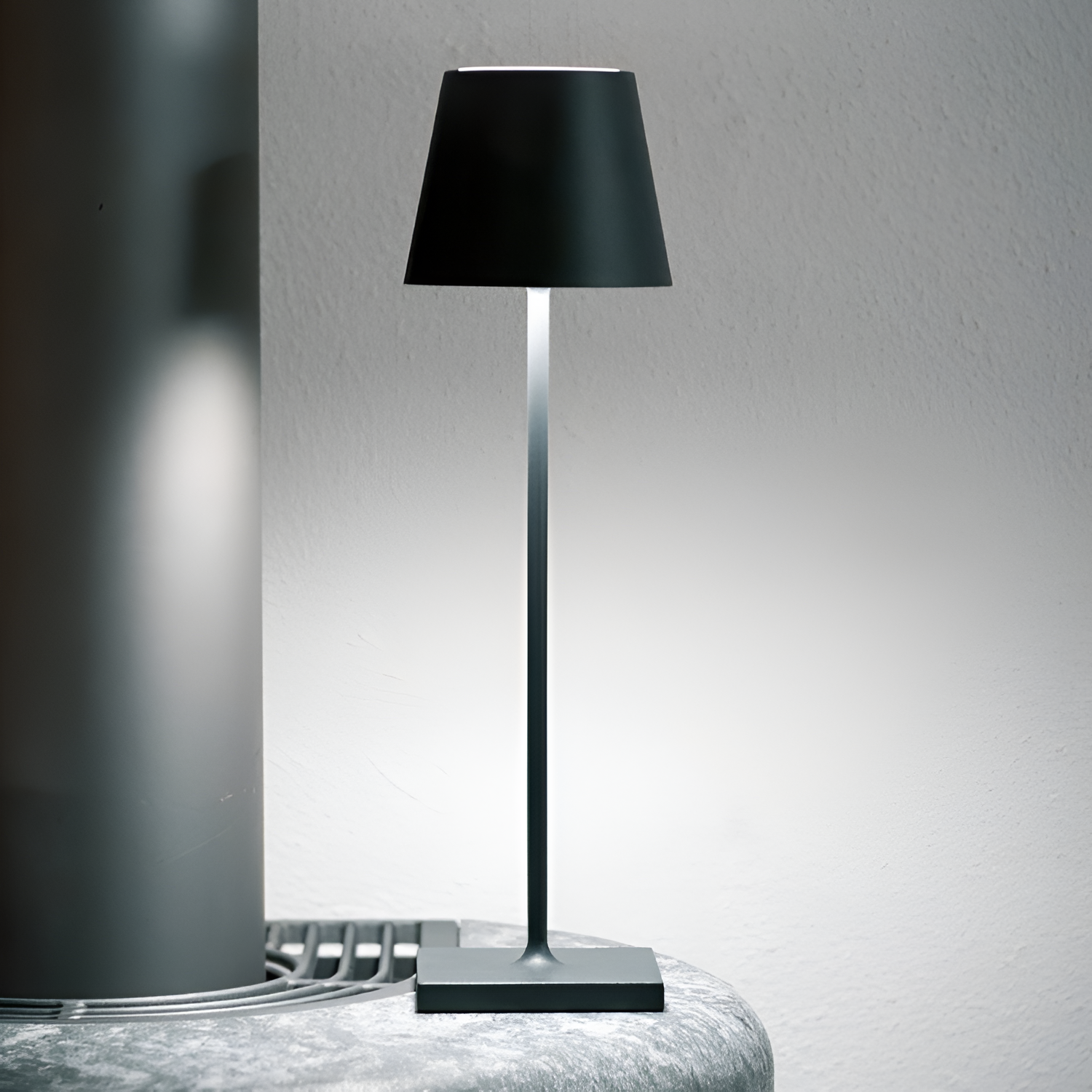 Minimalistisk Trådløs Bordlampe - Dæmpbar
