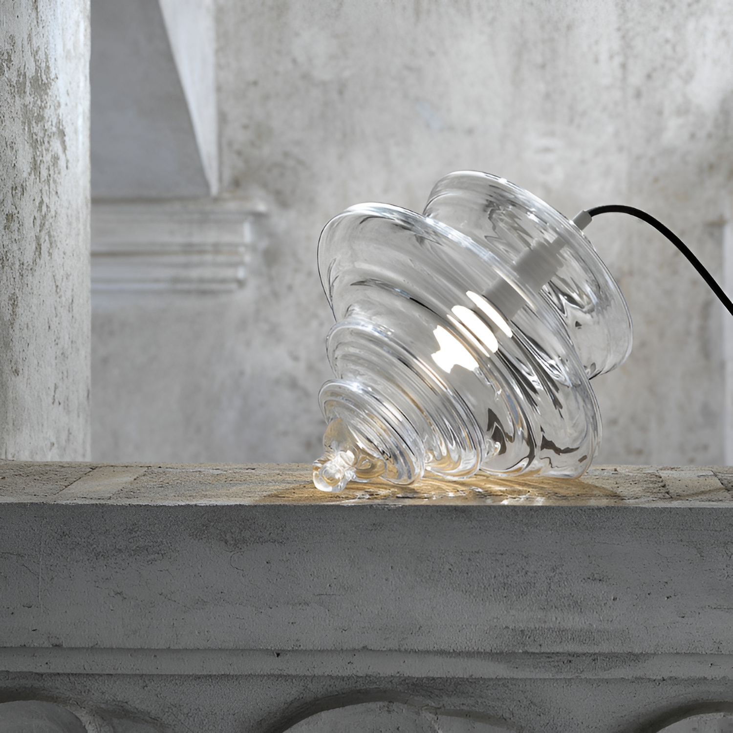 Skulpturel Rillet Glaspendel - Minimalistisk