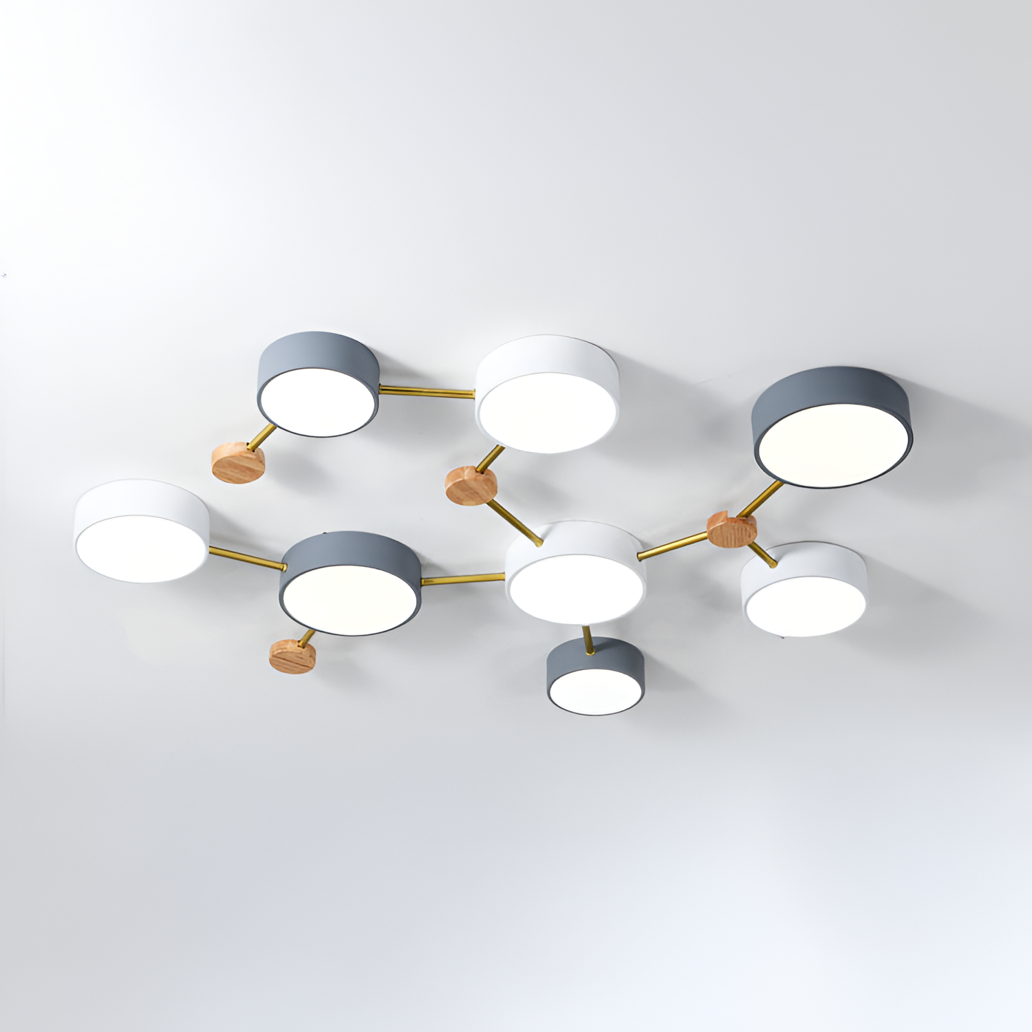 Minimalistisk indbygget lampe i massivt træ – skandinavisk stil