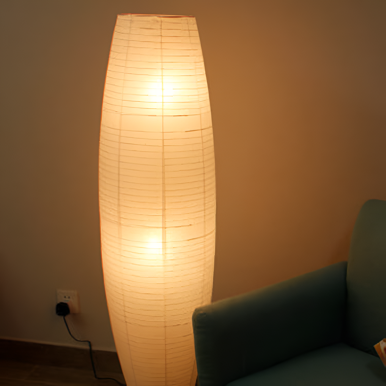Rillet Høj Papirlampe - Minimalistisk
