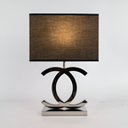 Poleret reflekterende bordlampe – skulpturel