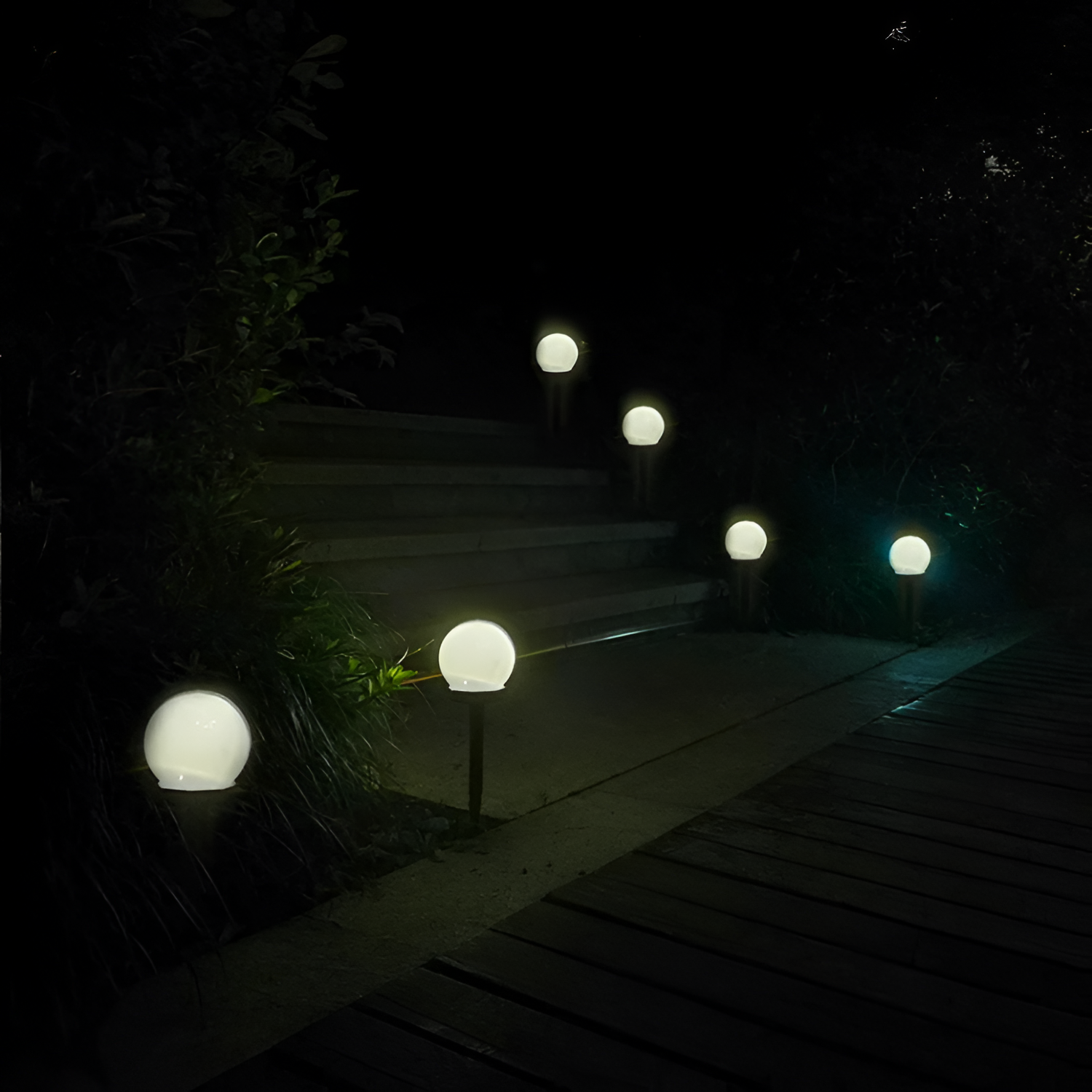 Rund LED-solcellelampe – Energieffektiv udendørs havedekoration
