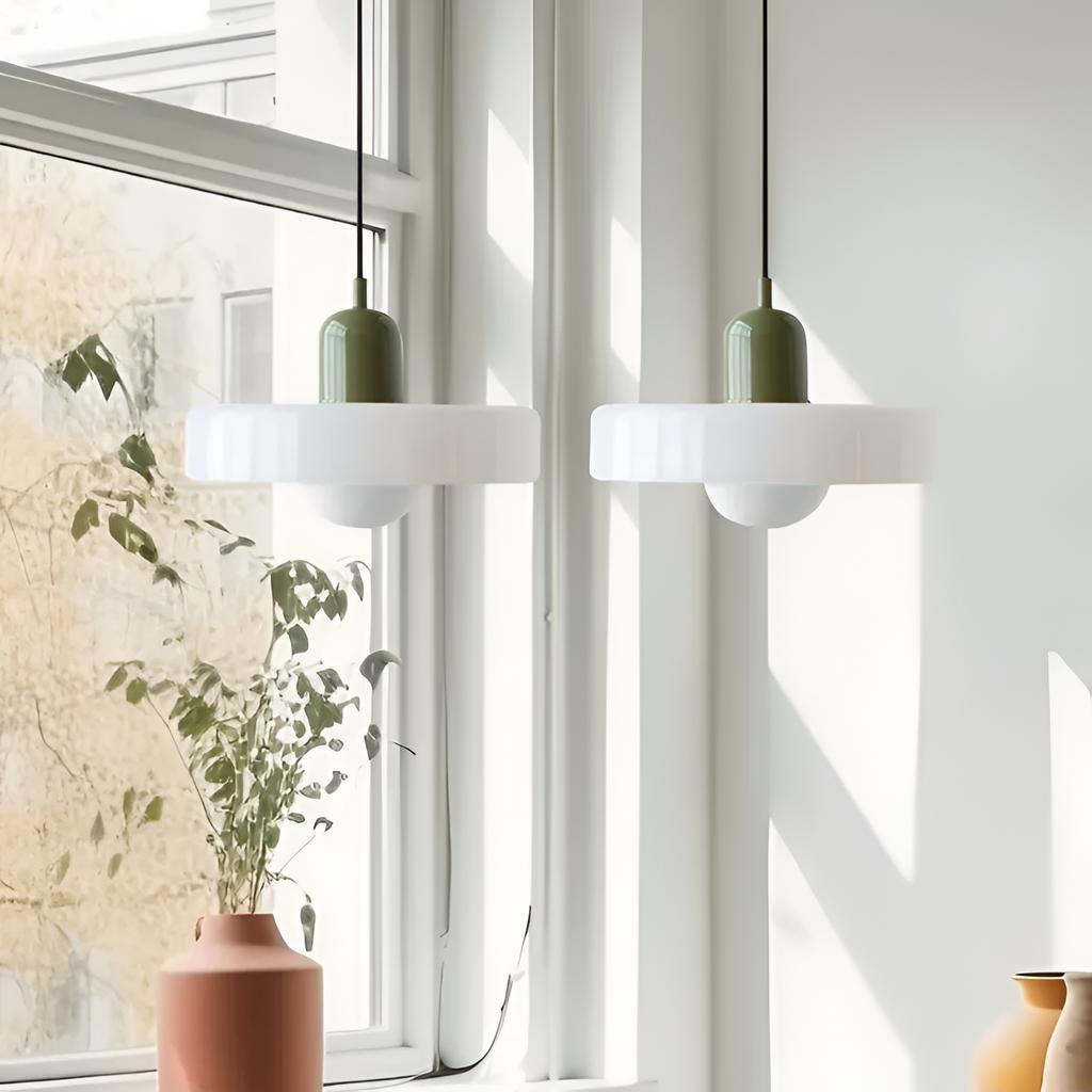 Nordisk retro-pendel i glas – farverig belysning