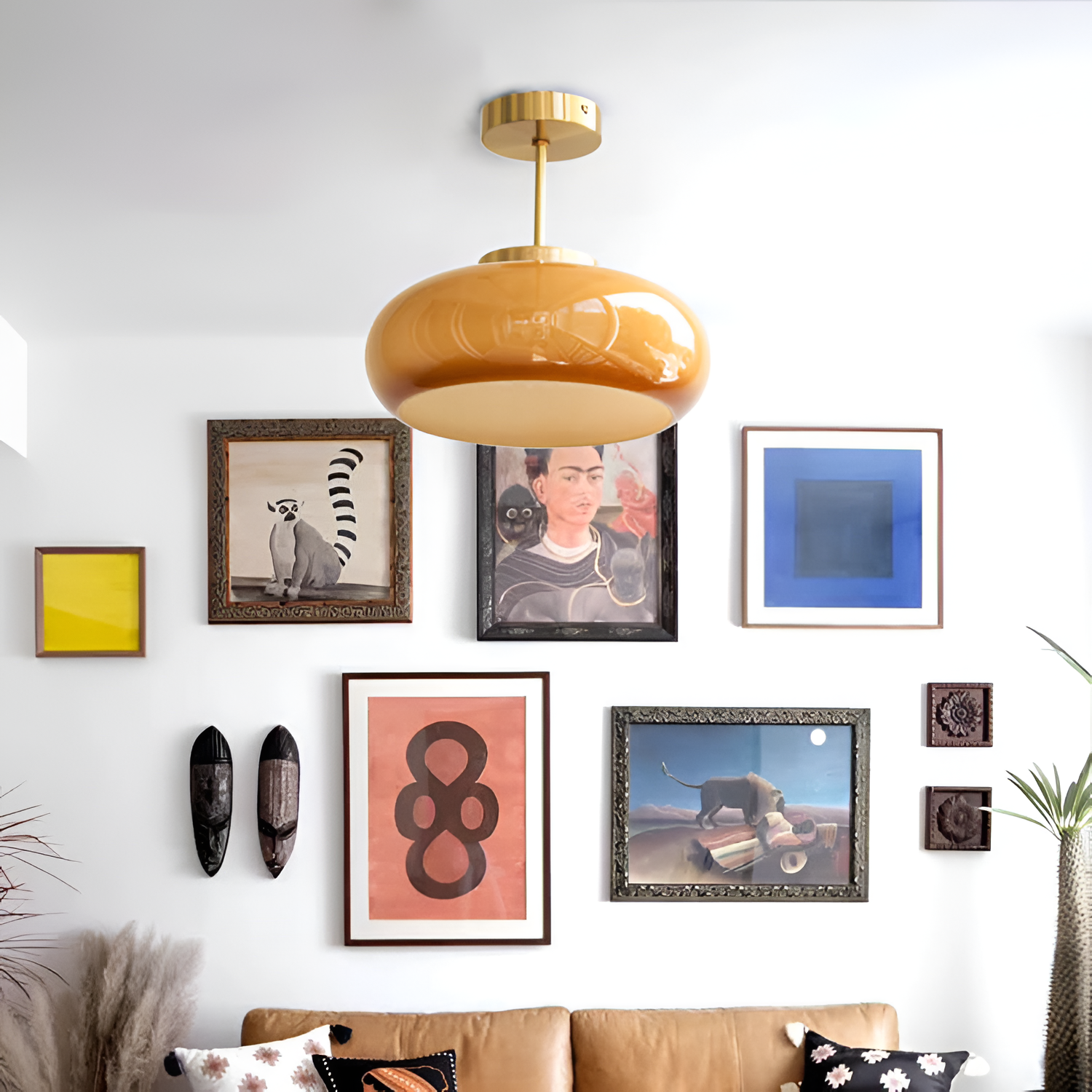 Loftlampe i gul messing med blank overflade – delvist indbygget