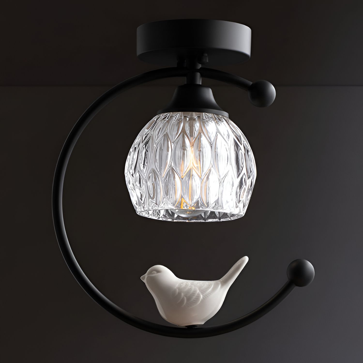 Crescent-figur med struktureret loftlampe – lysdæmpbar