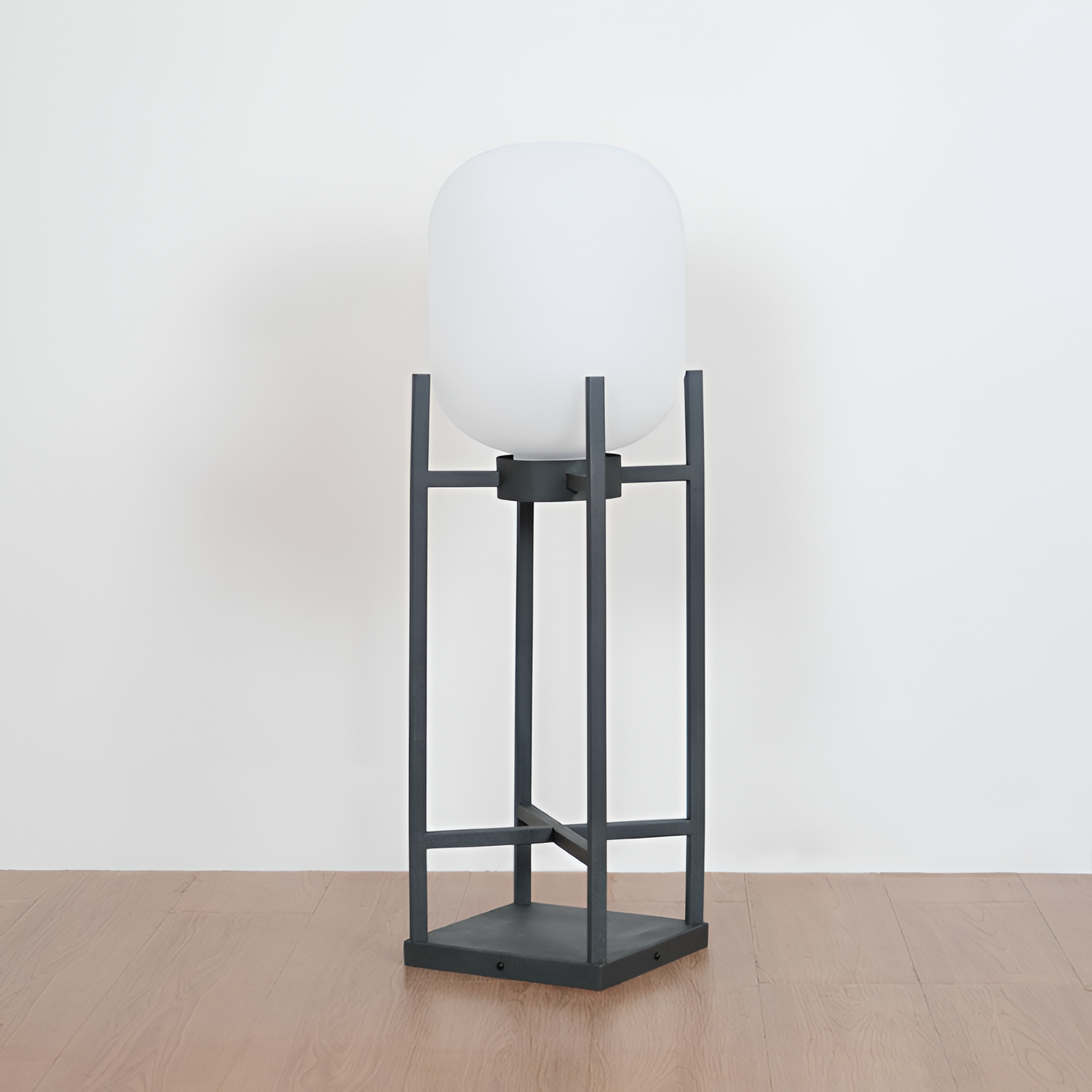 Geometrisk Industriel Solcelle Gulvlampe - Minimalistisk