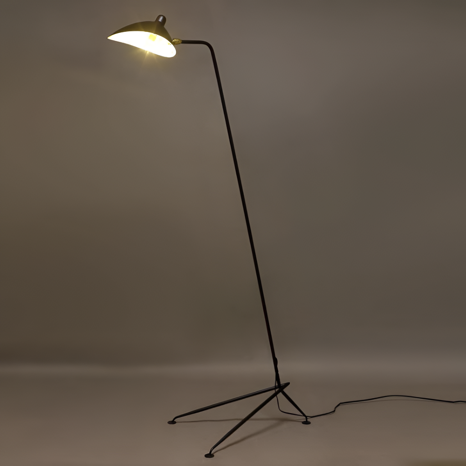 Industriel Minimalistisk Gulvlampe - Justerbar