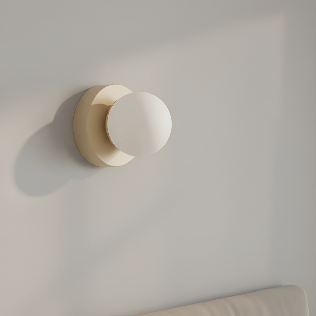 Nordisk Ball LED-væglampe – Moderne belysning til soveværelset