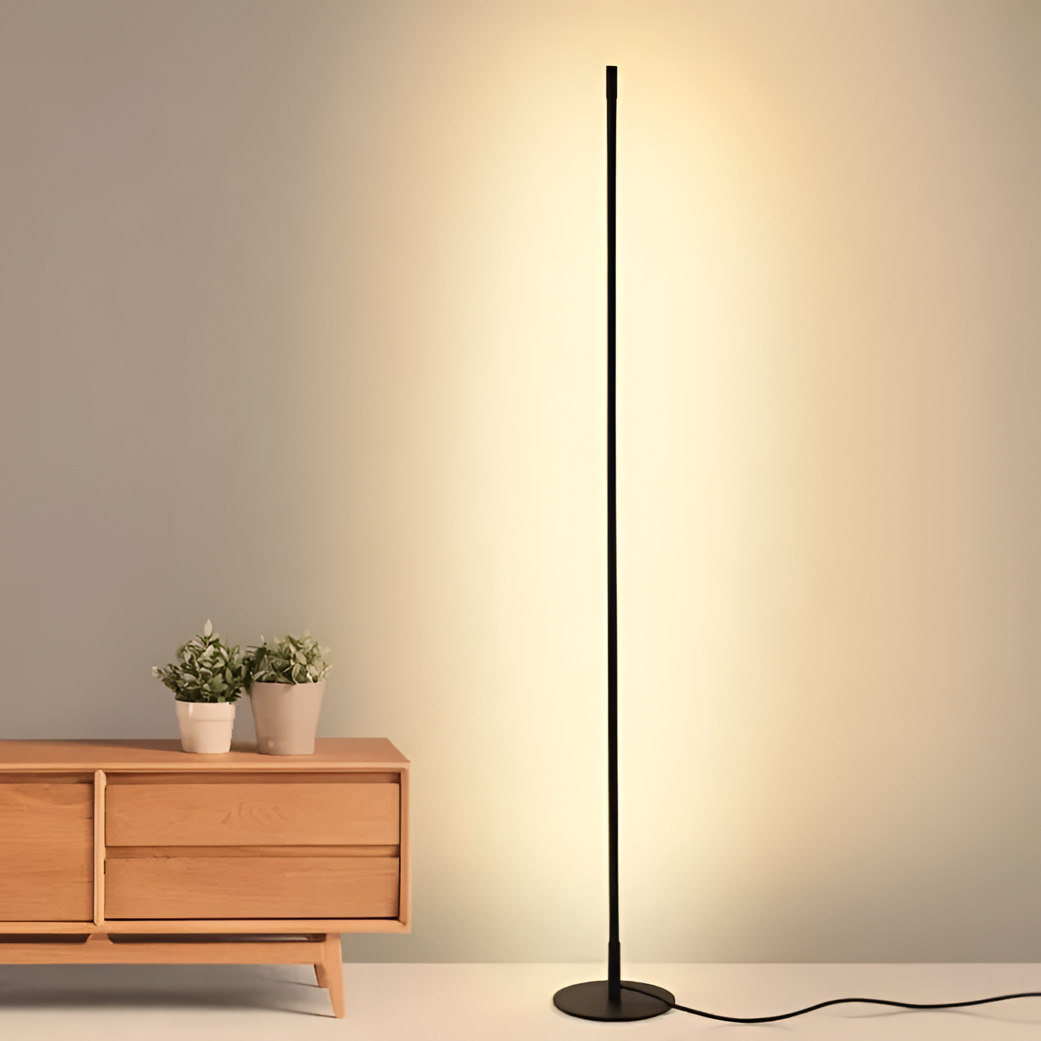 Minimalistisk sort metal-LED-gulvlampe – justerbar og dæmpbar